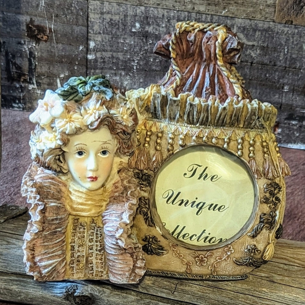 The Unique Collection Resin Victorian Miniature Picture Frame